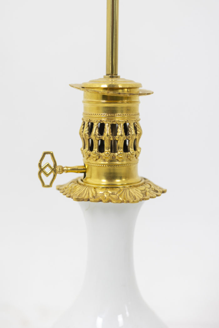 Pair of lamps in white porcelain and bronze, circa 1880 - mounth ajourée