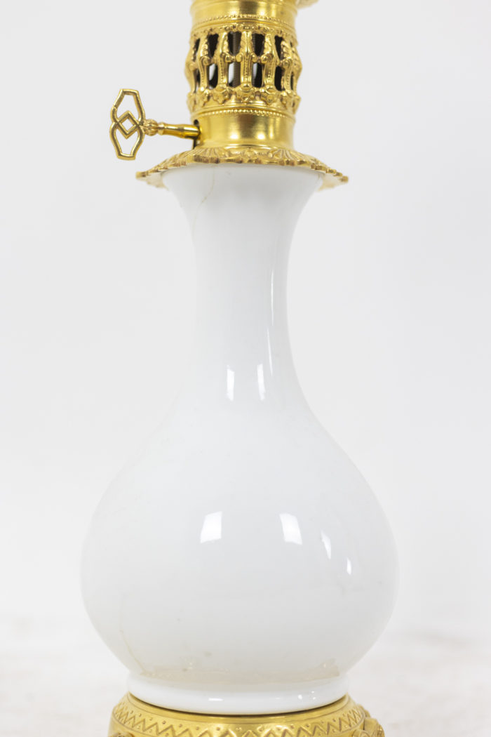 Pair of lamps in white porcelain and bronze, circa 1880 - solid color porcelain