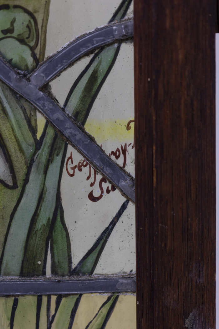Paire de vitraux à motifs floraux signés Geoffroy, fin du XIXEs - gros focus