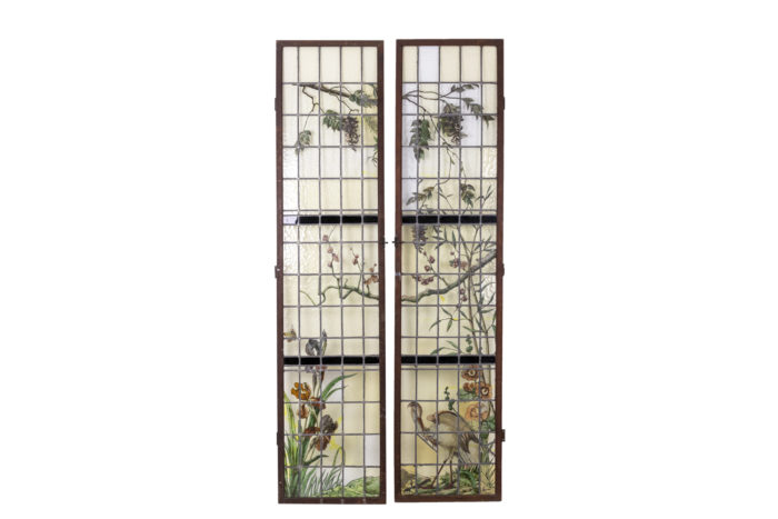 Paire de vitraux à motifs floraux signés Geoffroy, fin du XIXEs - la paire