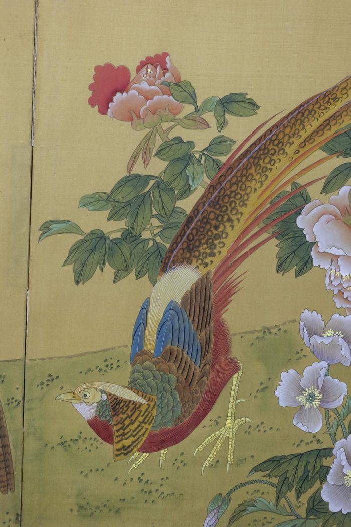 Panneau peint sur soie aux motifs de pivoines et oiseaux, Japon, Années 1950 - feuillage
