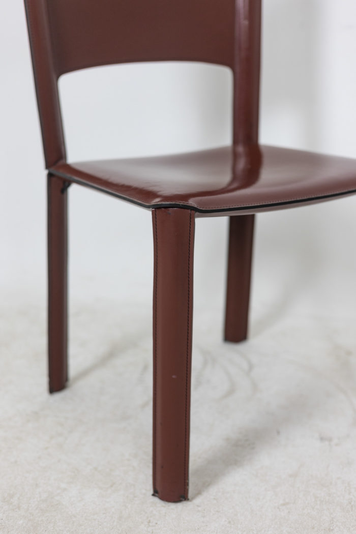 De Couro, Set of desk - détail chaise