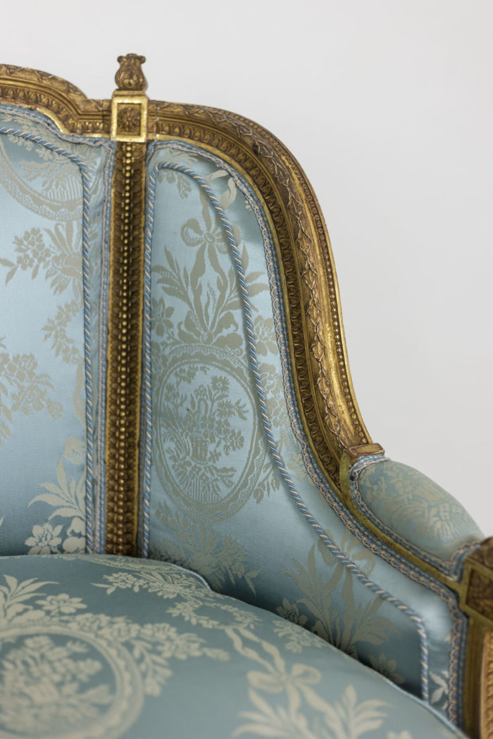 Paire de bergères de style Louis XVI en bois doré, circa 1880 - accotoir et dossier