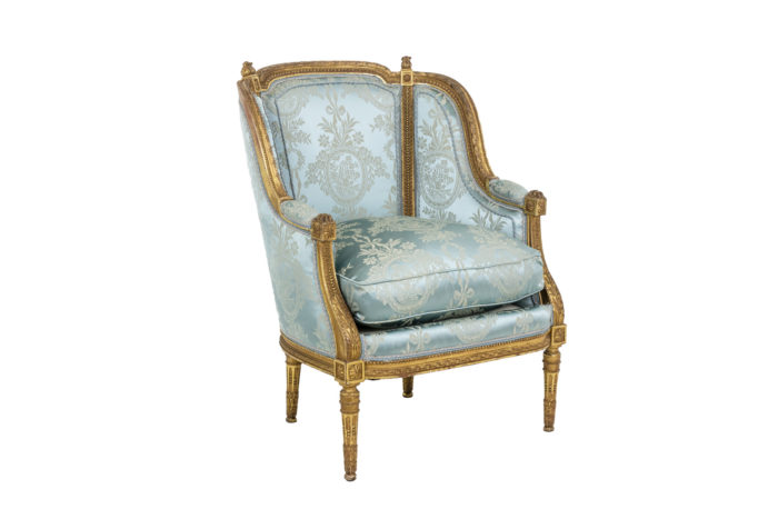 Pair of Louis XVI style armchairs in gilded wood, circa 1880 - un fauteuil de 3:4