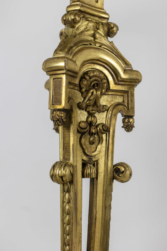 Louis XIV style stand in gilded and carved wood - detail