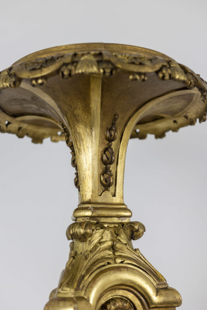 Louis XIV style stand in gilded and carved wood - focus