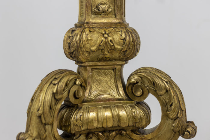 Sellette de style Louis XIV en bois doré et sculpté - volutes