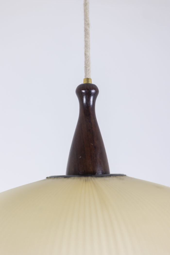 Suspension in paper and sapele wood