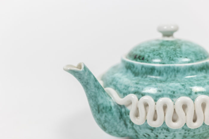 Sainte-Radegonde, Blue and white ceramic teapot - detail