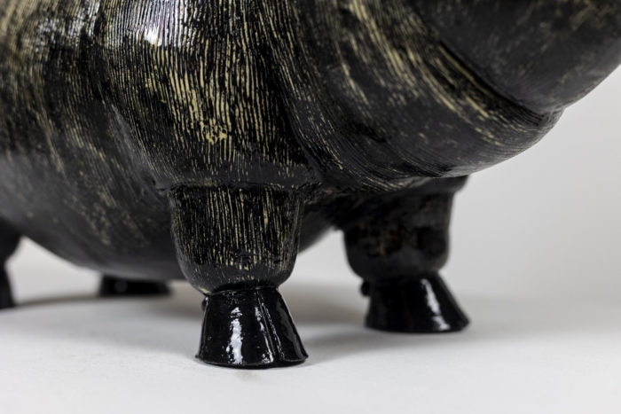 Valérie Courtet, Céramique représentant un Totem Cochon - pieds