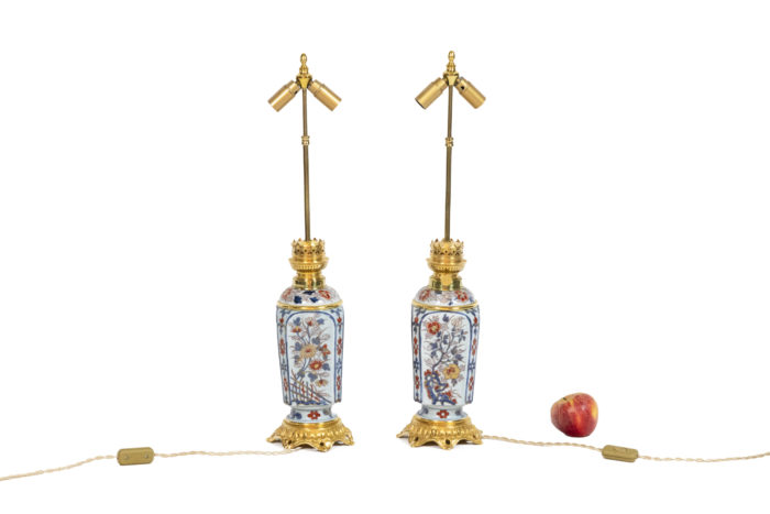 Paire de lampes Imari et bronze - échelle