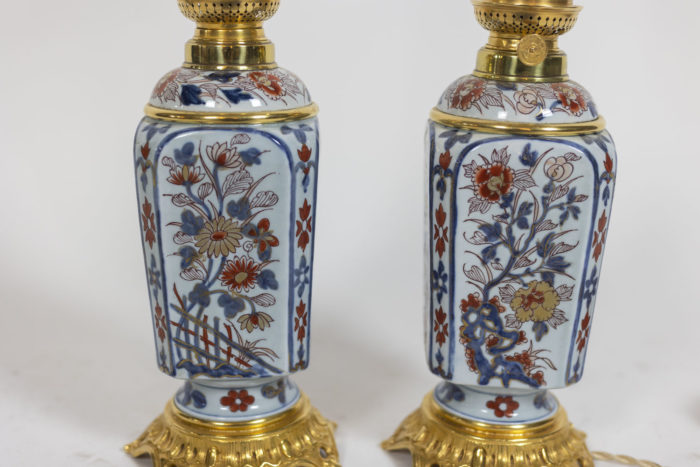 Pair of lamps in porcelain of Imari, circa 1880  - both