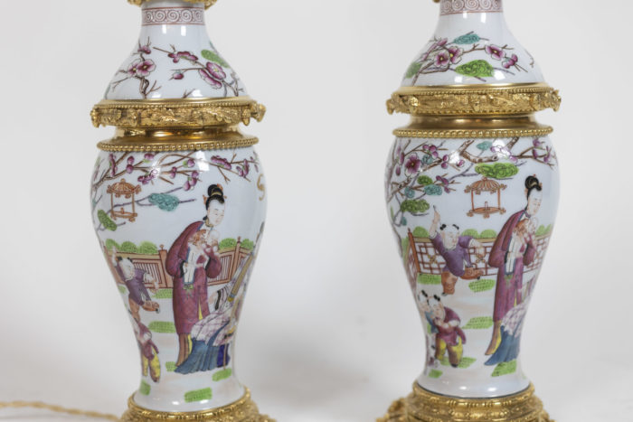 Pair of lamps in porcelain of Samson, circa 1880 - focus