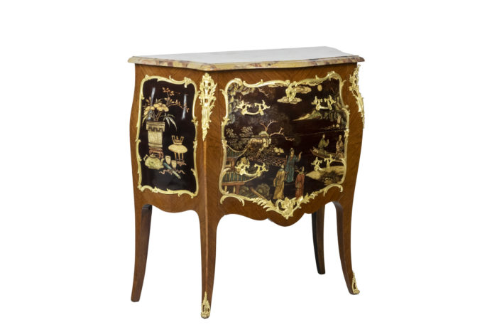 Commode sauteuse en laque, bronze et marbre - 3:4