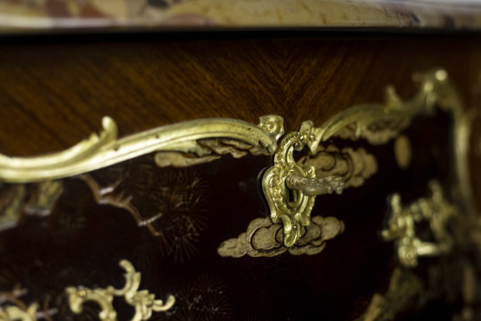 Chest of drawers in Louis XV style, circa 1950 - key