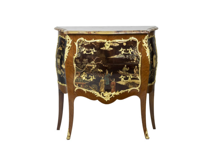 Commode sauteuse en laque, bronze et marbre - face