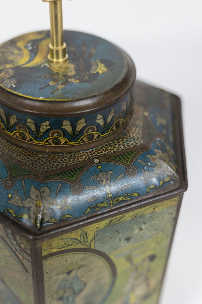 Pair of tea canisters mounted as a lamp, circa 1880 - contre-plongée