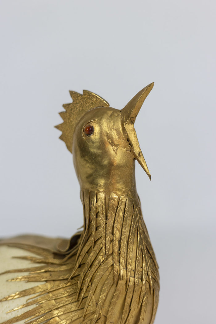 Sculpture coq en oeuf d'autruche et laiton - gueule ouverte