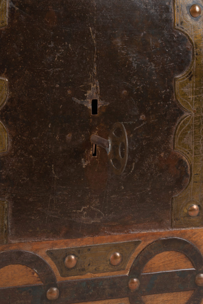 African style wooden chest, 20th century - detail