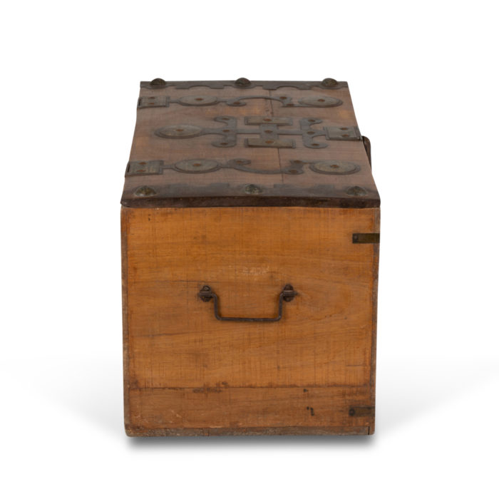 African style wooden chest, 20th century - profile