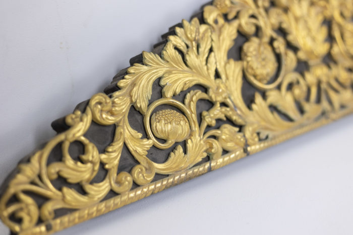 Pediment in gilded bronze and lacquered wood, circa 1880 - other focus
