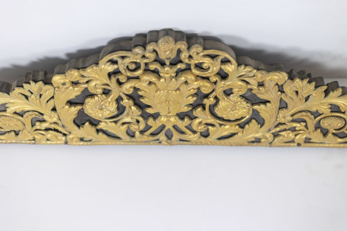 Pediment in gilded bronze and lacquered wood, circa 1880 - last detail
