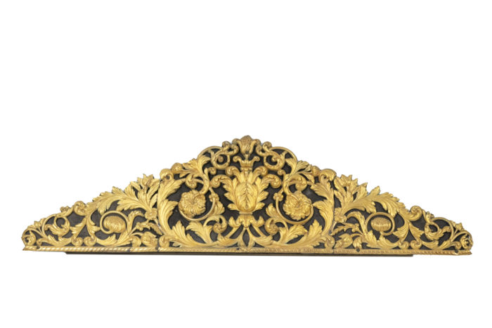 Pediment in gilded bronze and lacquered wood, circa 1880 - face