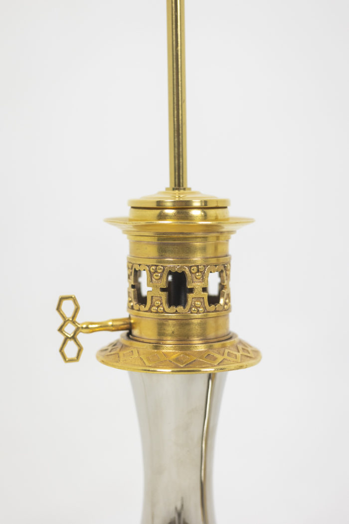Paire de lampes Napoléon III - haut de la monture en bronze