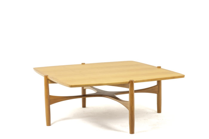 Table basse en merisier blond - 3:4