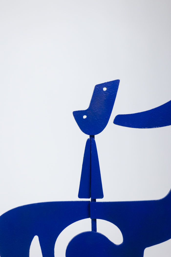 Sculpture Bugler la trompette bleu Klein - autre détail