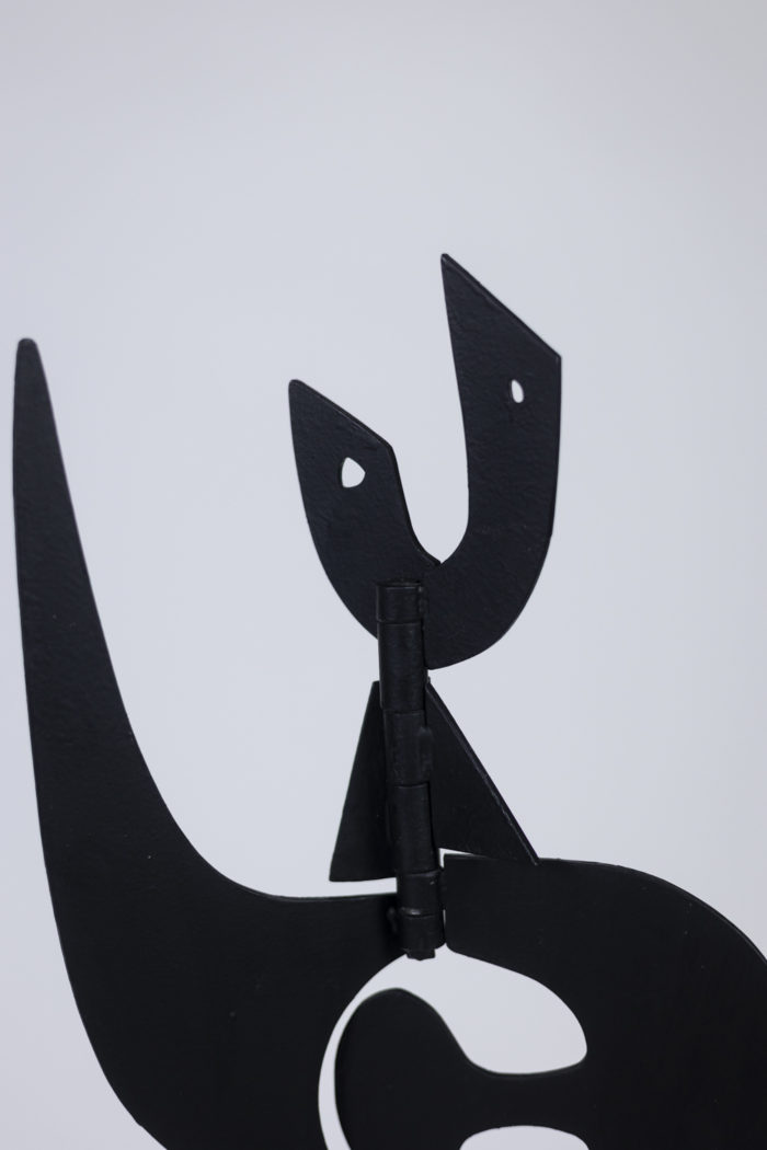Standing sculpture "Jouve", contemporary work - detail