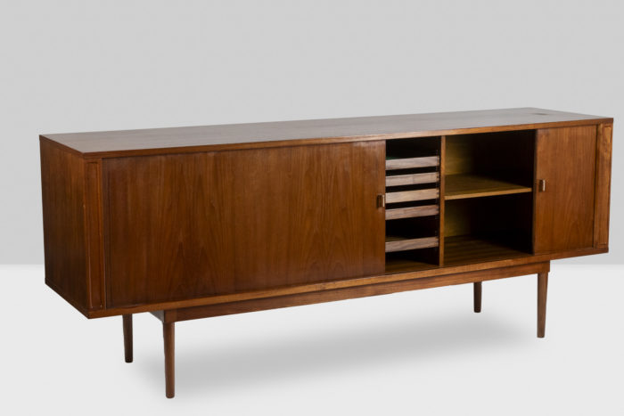 Peter Løvig Nielsen. Sideboard in teak. 1970s - open