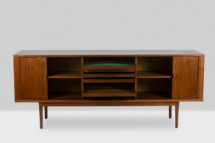 Peter Løvig Nielsen. Sideboard in teak. 1970s - interior