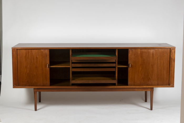 Peter Løvig Nielsen. Sideboard in teak. 1970s - open