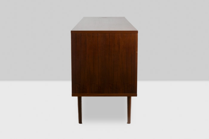 Peter Løvig Nielsen. Sideboard in teak. 1970s - profile