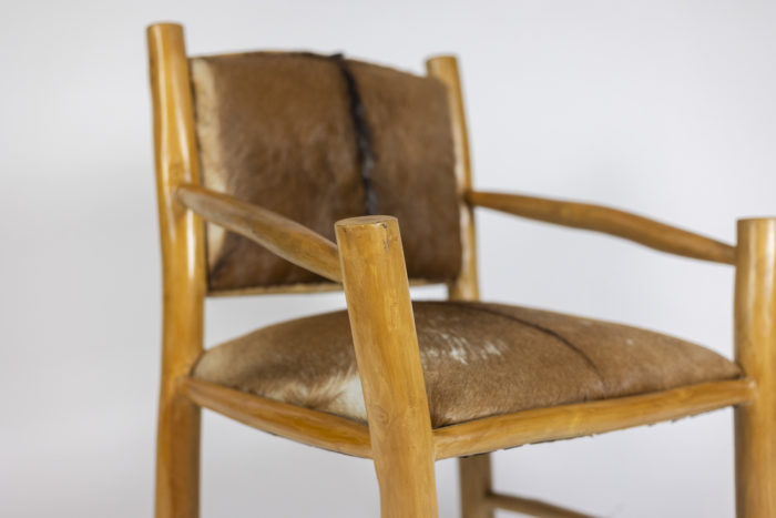 Brutalist style armchair in elm and goatskin, 1970s - focus seat