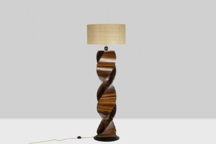 Pied de lampe en bois, sculptural. Années 1980 - éteinte