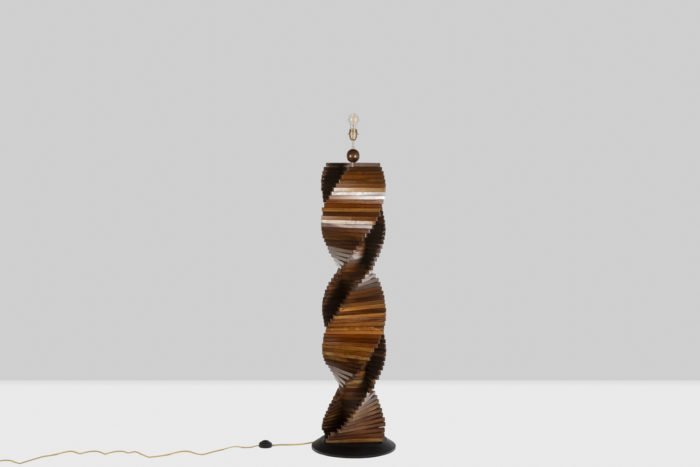 Sculptural wooden lamp base. 1980s - without lampshade
