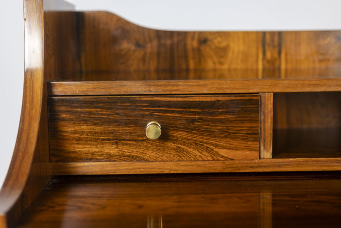 Secrétaire escamotable en palissandre et laiton doré, années 1970 - focus sur un tiroir