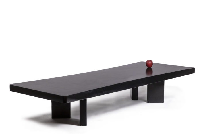 Charlotte Perriand Table basse en bois laqué noir - échelle