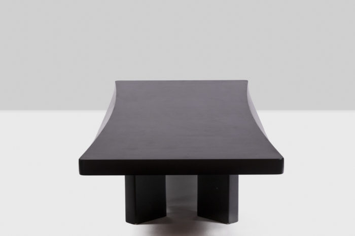 Charlotte Perriand Table basse en bois laqué noir - profil