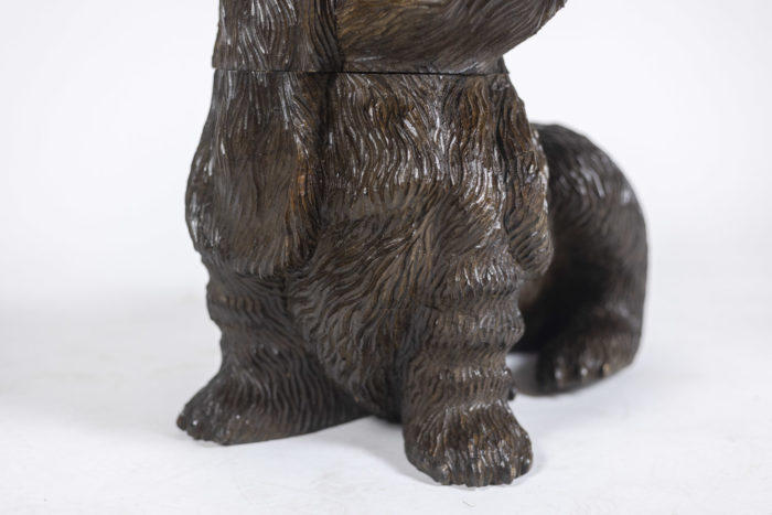 Carved basswood dog, Black Forest style. Circa 1900. - pattes