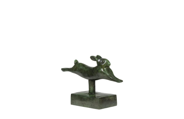 François Pompon, signé en creux. Atelier Valsuani, édité par. Sculpture intitulée Lapin courant. Bronze à patine verte, fonte à la cire perdue - 3:4