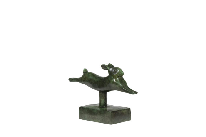 François Pompon, signé en creux. Atelier Valsuani, édité par. Sculpture intitulée Lapin courant. Bronze à patine verte, fonte à la cire perdue - 3:4