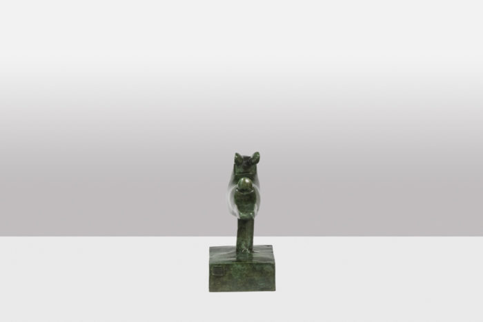 François Pompon, signé en creux. Atelier Valsuani, édité par. Sculpture intitulée Lapin courant. Bronze à patine verte, fonte à la cire perdue - dos