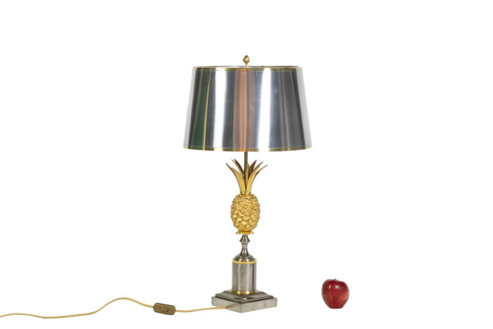 Lampe Ananas de la Maison Charles - échelle