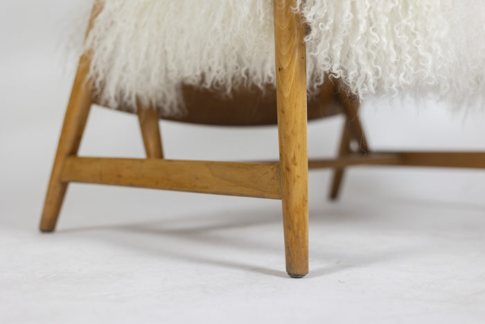 Pair of “lounge” armchairs in blond beech. 1950s - base