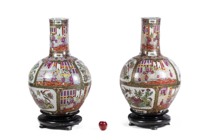 Pair of vases in Canton porcelain. Circa 1950.