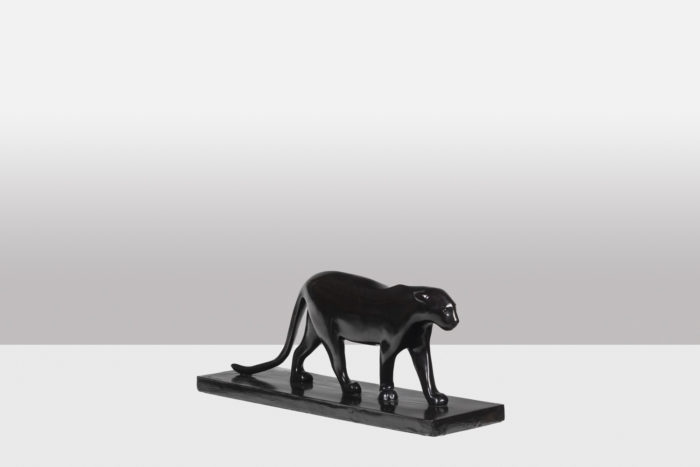 Panthère noire, bronze à patine brune à la cire perdue d'après François Pompon édité par l'atelier Valsuani, Reproduction 2006, Exemplaire 9:25 - 3:4 fond gris