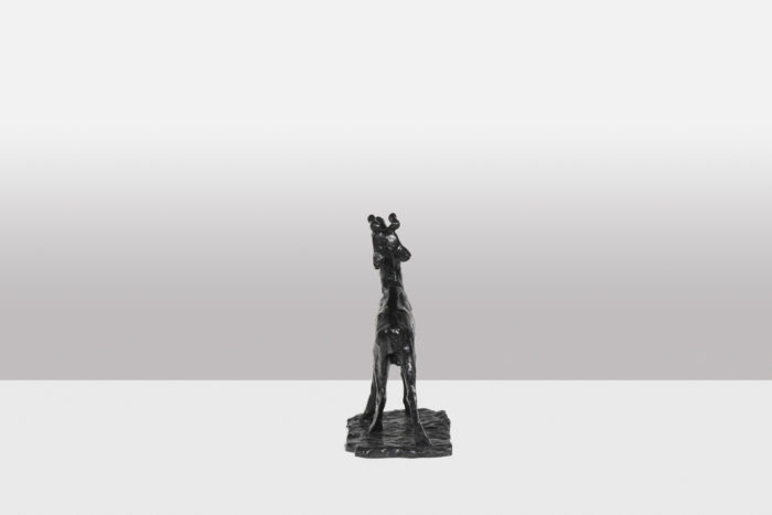 Sculpture Cerf bramant. Bronze en patine brune, fonte à la cire perdue - dos